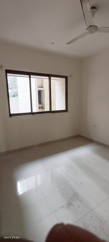 Room in 2.5 BHK Apartment at Lodha Splendora, Ghodbunder Road – for Rent