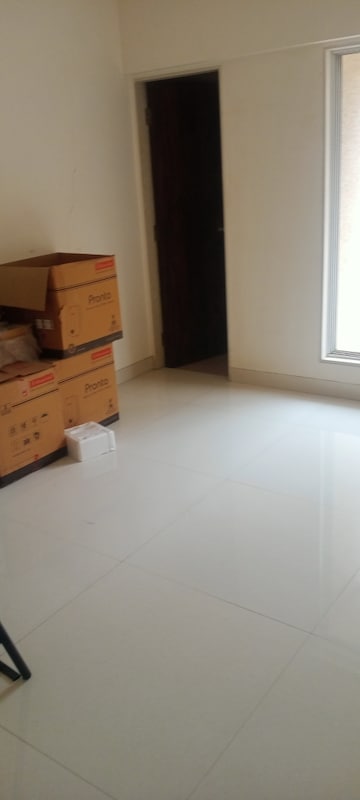 Room in 2 BHK Apartment at Bindra Complex, Andheri East – for Sale