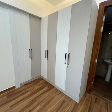 Room in 2 BHK Apartment at Tata Eureka Park, Sector 150 – for Rent