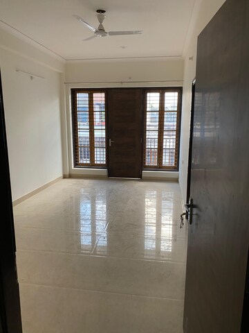Room in 2 BHK Independent House at Gomti Nagar – for Rent