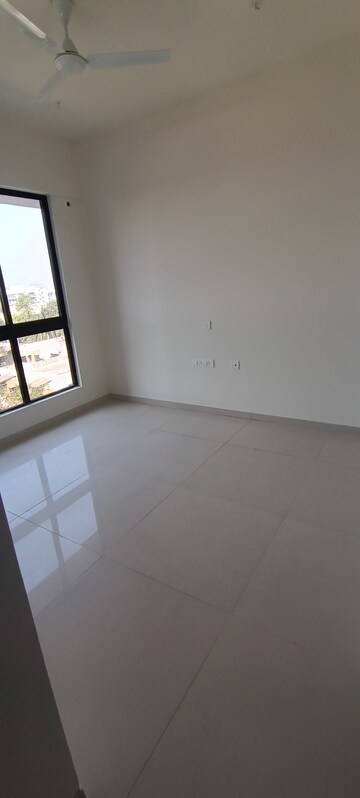 Room in 2 BHK Apartment at Kolte Patil Verve, Bangur Nagar – for Rent