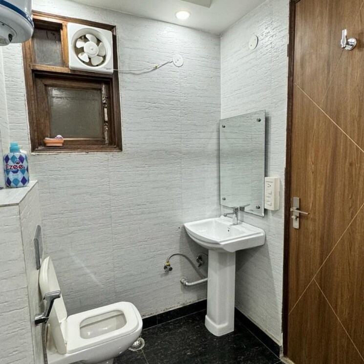 Bathroom, chattarpur 4 Bedroom 1800 Sq.Ft. Builder Floor In Chattarpur Delhi 8073970