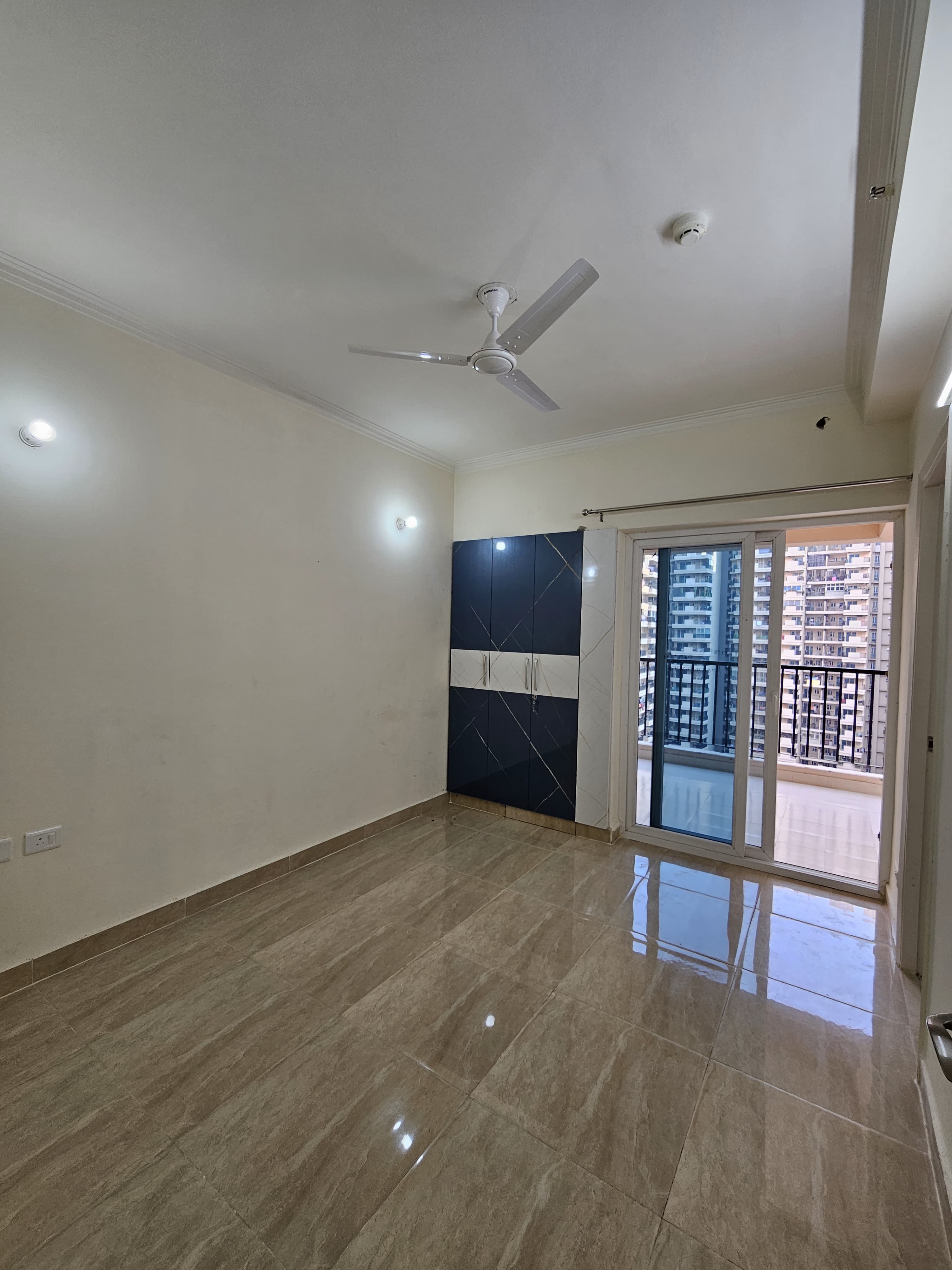 3 BHK + Extra Room Apartment For Sale in Gaur City 2 - 14th Avenue