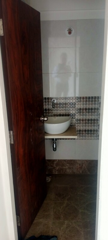 Bathroom in 1 BHK Apartment at Bindra Complex, Andheri East – for Sale