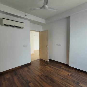 Room in 3 BHK Apartment at Conscient Heritage Max, Sector 102 – for Sale