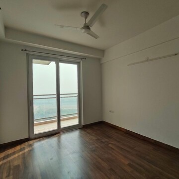Room in 3 BHK Apartment at Conscient Heritage Max, Sector 102 – for Sale