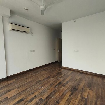Room in 3 BHK Apartment at Conscient Heritage Max, Sector 102 – for Sale