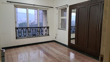 Room in 3 BHK Apartment at Hiranandani Lightbridge, Ghodbunder Road – for Sale
