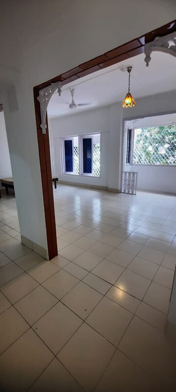 Room in 3 BHK Apartment at Cuffe Parade – for Rent