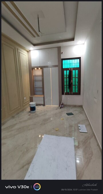 Room in 3 BHK Independent House at Jankipuram – for Sale