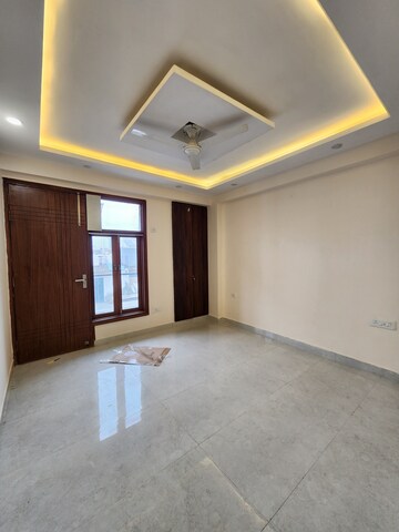 Room in 3 BHK Builder Floor at Chhajjupur – for Rent