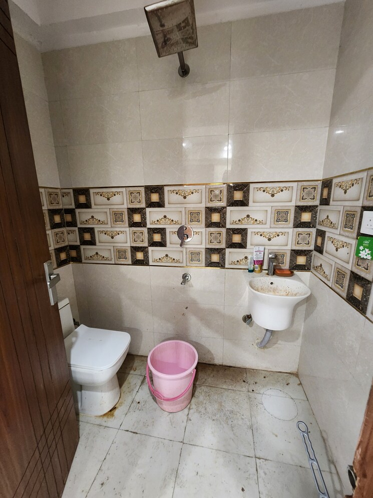 Bathroom, chhajjupur 3 Bedroom 1150 Sq.Ft. Builder Floor In Chhajjupur Delhi 8074116