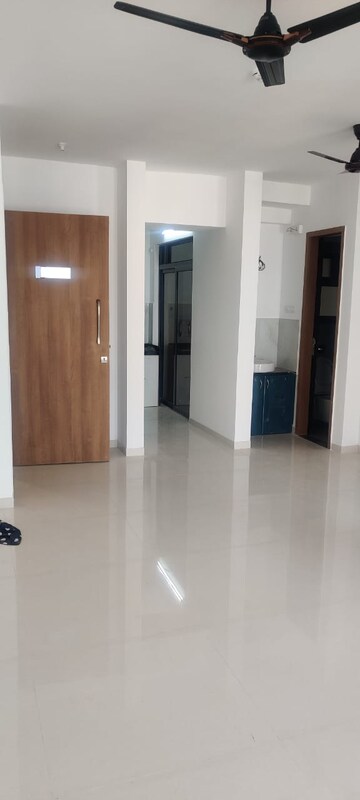 Room in 2 BHK Apartment at Majestique Signature Towers, Balewadi – for Rent