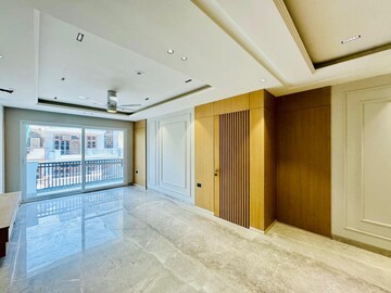 Room in 3 BHK Builder Floor at Sector 46 – for Rent
