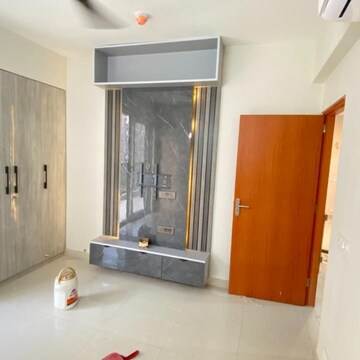 Room in 3 BHK Apartment at Tata Eureka Park, Sector 150 – for Rent