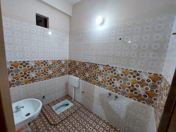 Bathroom in 2 BHK Independent House at Gomti Nagar – for Rent