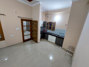 Room in 2 BHK Independent House at Gomti Nagar – for Rent