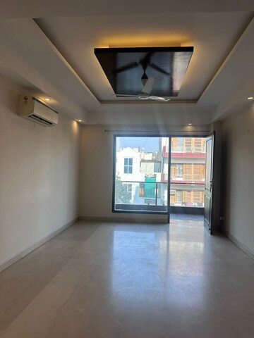 Room in 3 BHK Builder Floor at Sector 51 – for Rent