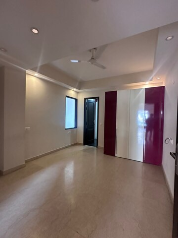Room in 3 BHK Builder Floor at Sector 51 – for Rent