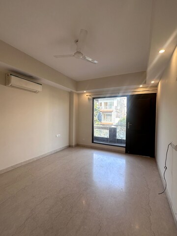 Room in 3 BHK Builder Floor at Sector 51 – for Rent