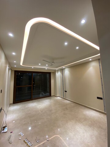 Room in 4 BHK Builder Floor at Anant Raj Estate Plots, Sector 63a – for Sale