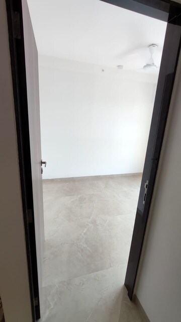 Room in 1 BHK Apartment at Platinum Casa Millennia, Andheri West – for Rent