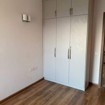 Room in 4 BHK Apartment at Pareena Coban Residences, Sector 99a – for Rent