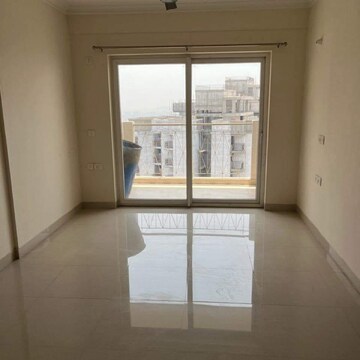 Room in 4 BHK Apartment at Pareena Coban Residences, Sector 99a – for Rent