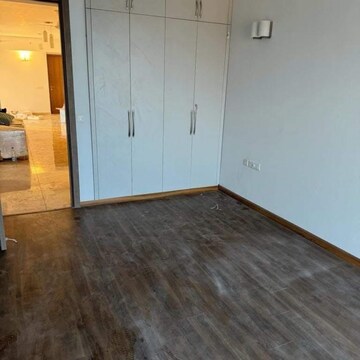 Room in 4 BHK Apartment at Pareena Coban Residences, Sector 99a – for Rent