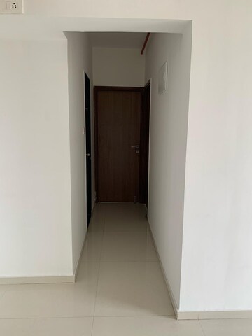 Room in 2 BHK Apartment at Mayfair The View, Vikhroli West – for Rent