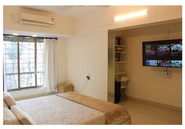 Room in 4 BHK Apartment at Makhan Dham, Khar West – for Sale
