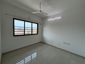 Room in 1 BHK Apartment at Sheth Vasant Oasis, Andheri East – for Rent