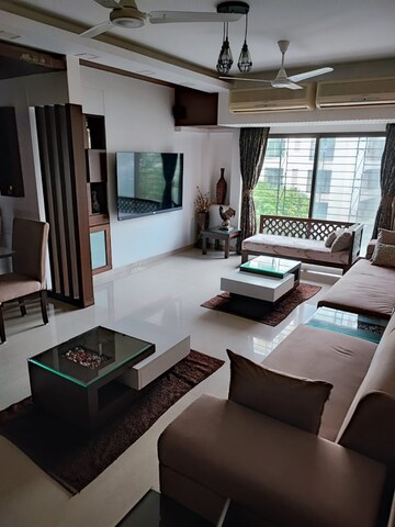Team Area in 4 BHK Apartment at Lok Nirman Apartments, Khar West – for Sale