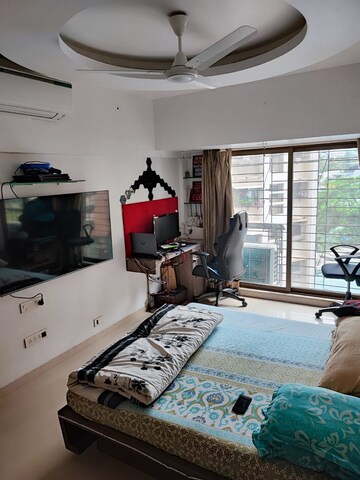 Team Area in 4 BHK Apartment at Lok Nirman Apartments, Khar West – for Sale