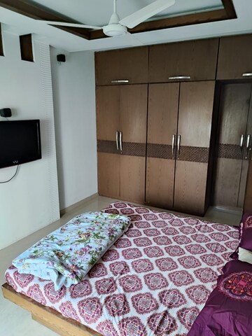 Bedroom in 4 BHK Apartment at Lok Nirman Apartments, Khar West – for Sale