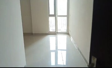 Room in 3 BHK Apartment at Wave Executive Floors, Wave City – for Sale