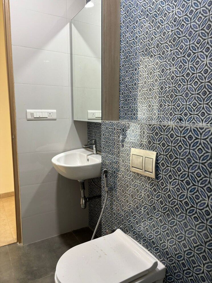 Bathroom, rajesh-raj-infinia 2 Bedroom 740 Sq.Ft. Apartment In Malad West Mumbai 8074340