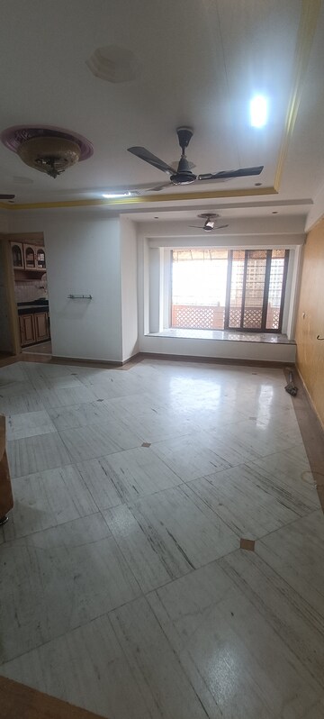 Room in 3 BHK Apartment at Soham Garden, Manpada – for Rent