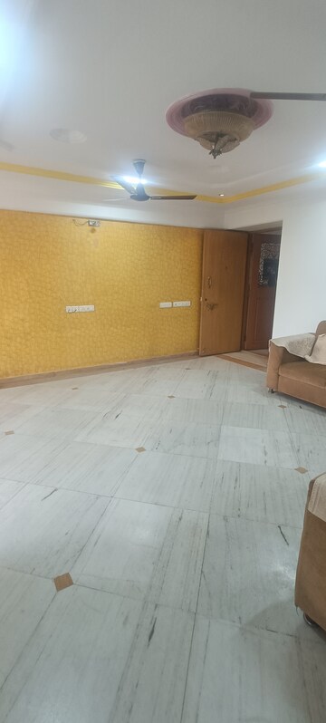 Room in 3 BHK Apartment at Soham Garden, Manpada – for Rent