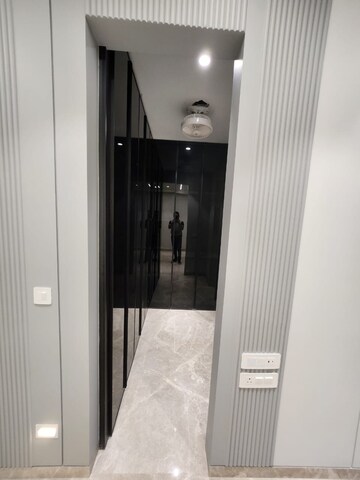 Building Lobby in 4 BHK Builder Floor at Sector 57 – for Rent