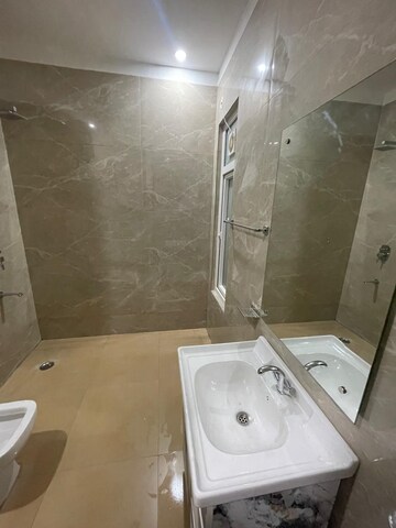 Bathroom in 4 BHK Builder Floor at Sector 57 – for Rent