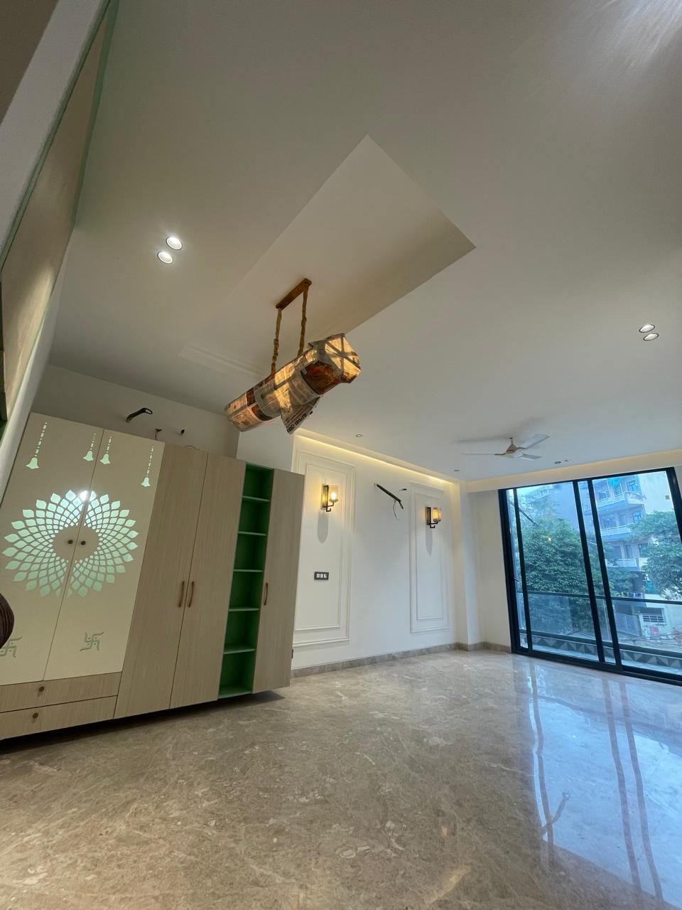 3 BHK + Servant Room 192 Sq.Yd. Builder Floor in Vipul World Floors