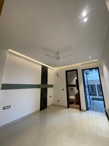 Room in 3 BHK Builder Floor at Vipul World Floors, Sector 48 – for Sale