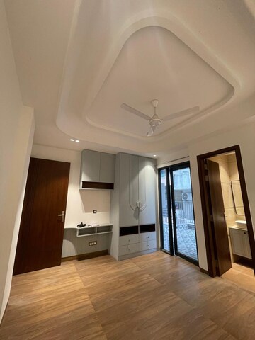 Room in 3 BHK Builder Floor at Vipul World Floors, Sector 48 – for Sale