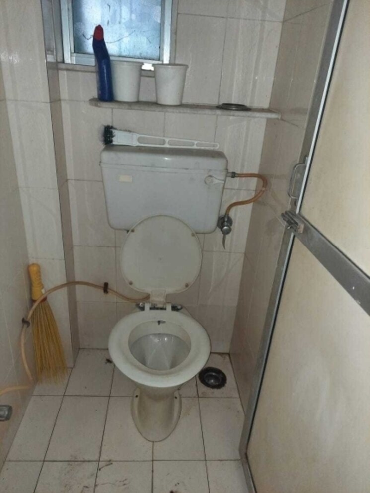 Bathroom, veena-nagar-chs 1 Bedroom 425 Sq.Ft. Apartment In Mulund West Mumbai 8074495