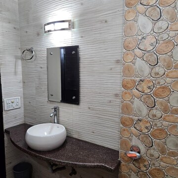 Bathroom in 3.5 BHK Builder Floor at Ansal Sushant Lok I, Sector 43 – for Rent