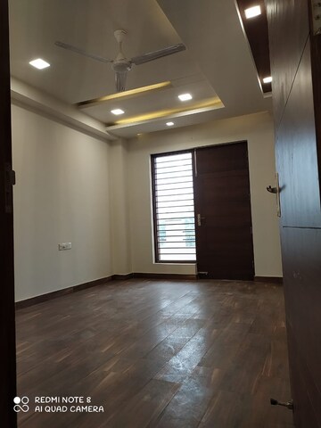 Room in 3 BHK Builder Floor at Parklands, Sector 85 – for Sale