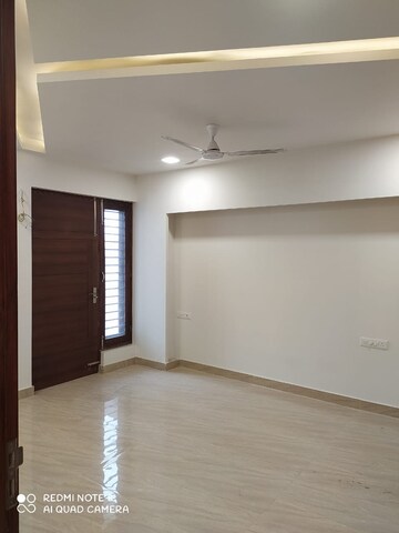 Room in 3 BHK Builder Floor at Parklands, Sector 85 – for Sale