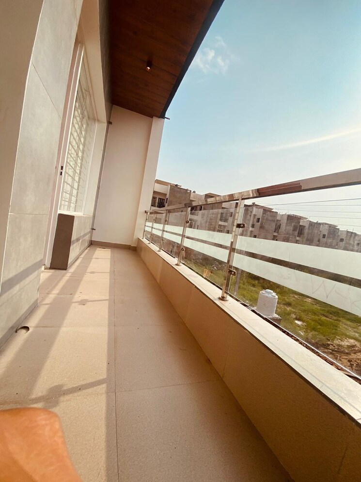 Balcony, kharar road 2.5 Bedroom 200 Sq.Yd. Villa In Kharar Road Mohali 8074582