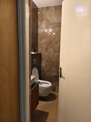 Furnished Amenities in 3 BHK Apartment at Halasuru – for Rent